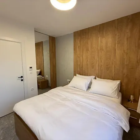 Ad Luxe